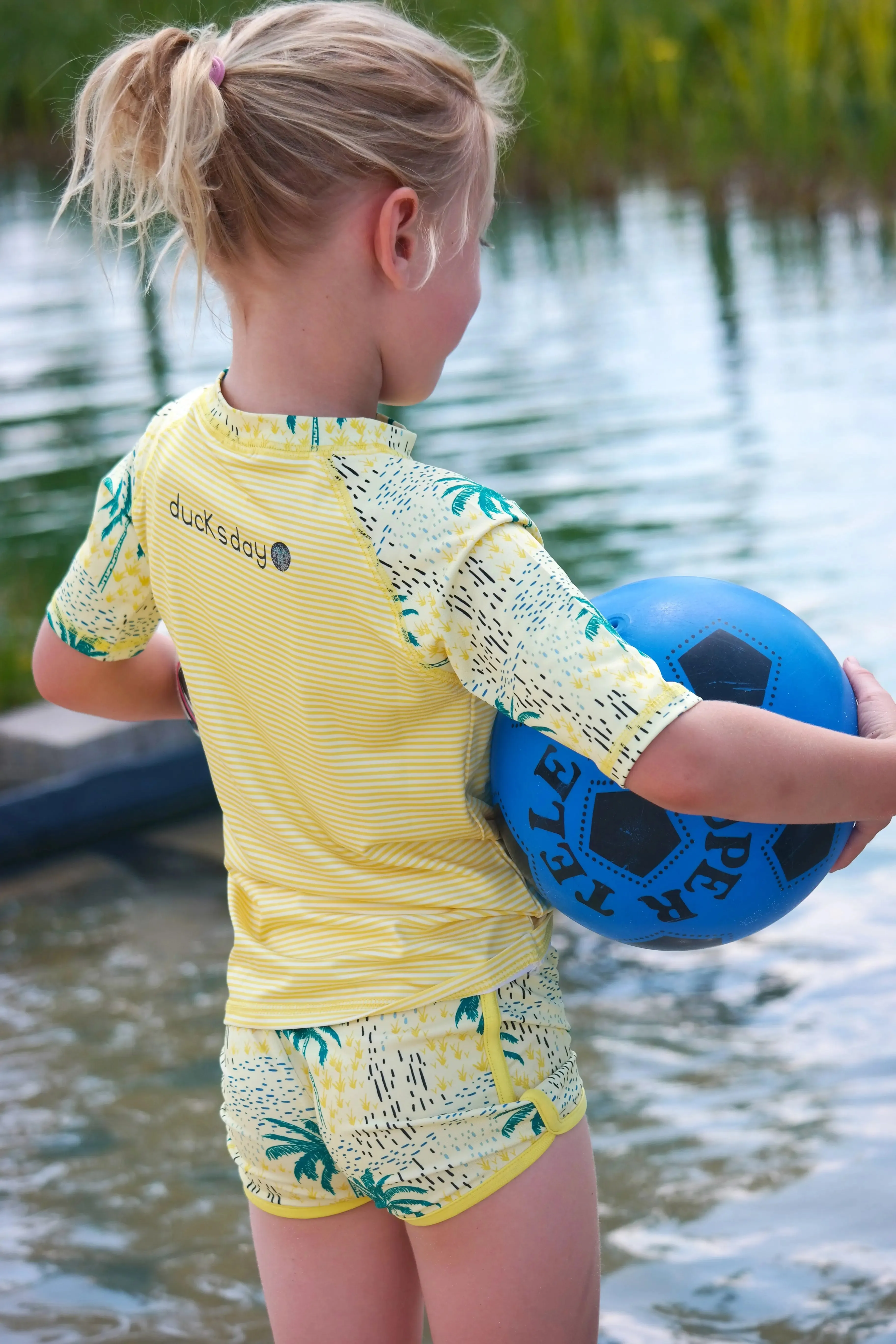 ducksday Kids Short-Sleeved Rash Guard
