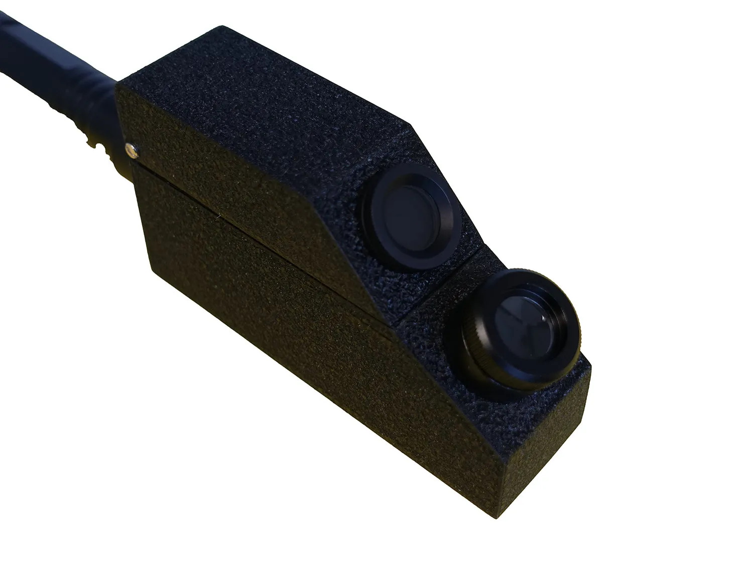 Refractometer with separate light source