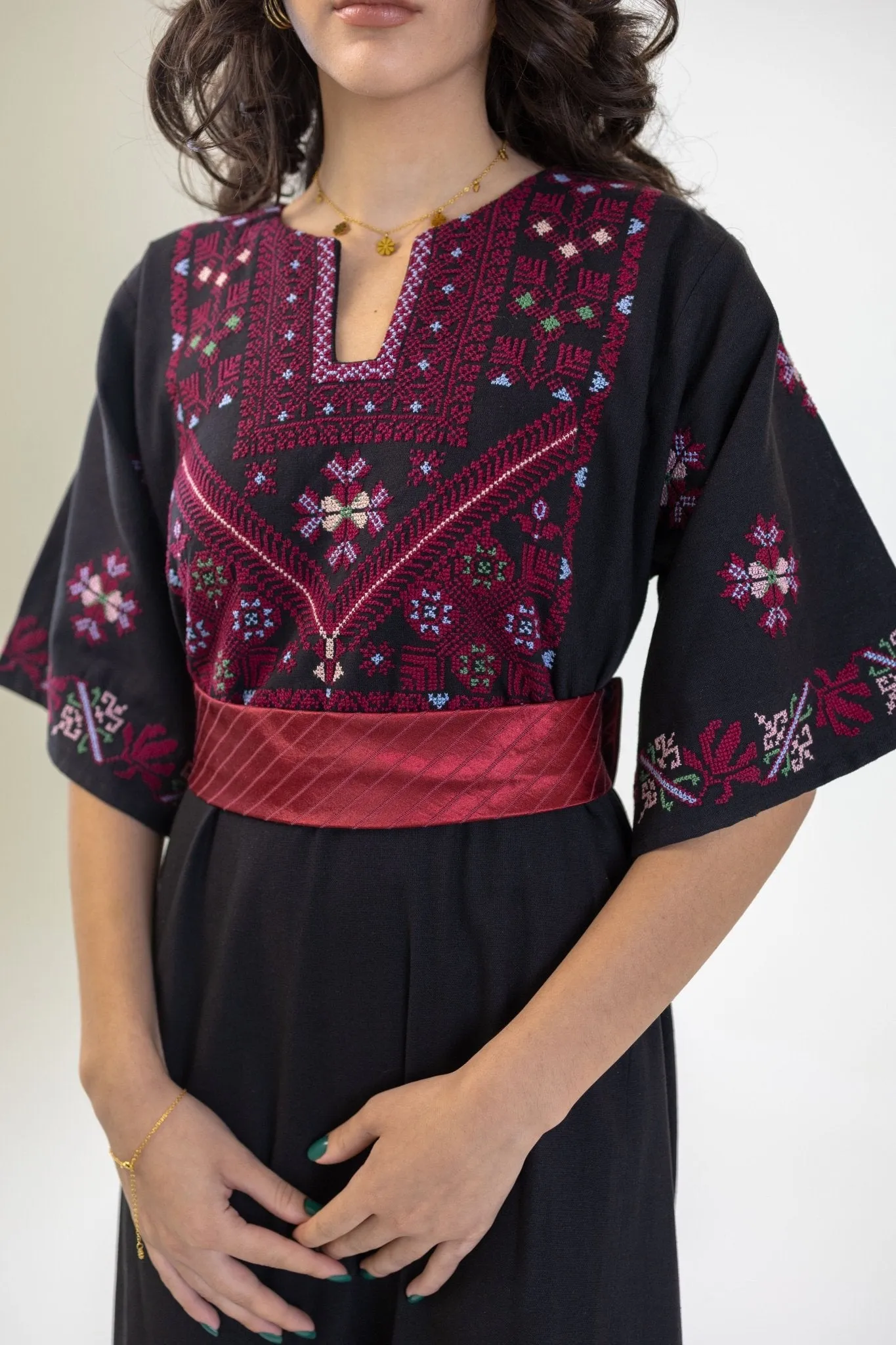 The Iman ايمان - Hand Embroidered Linen Palestinian Thobe